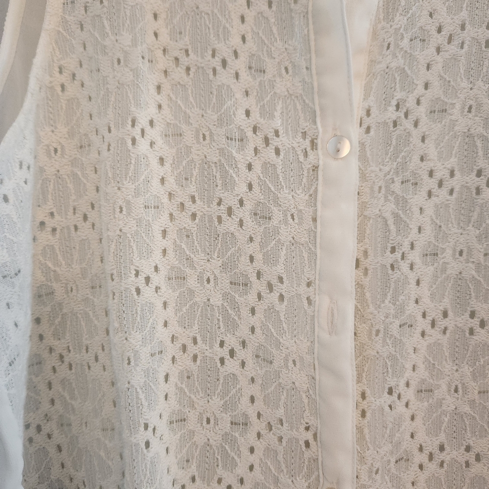 (4 For $20) By & By Cream Sheer Printed Front Blouse.  Beautiful.  Size XL. - Picture 2 of 5